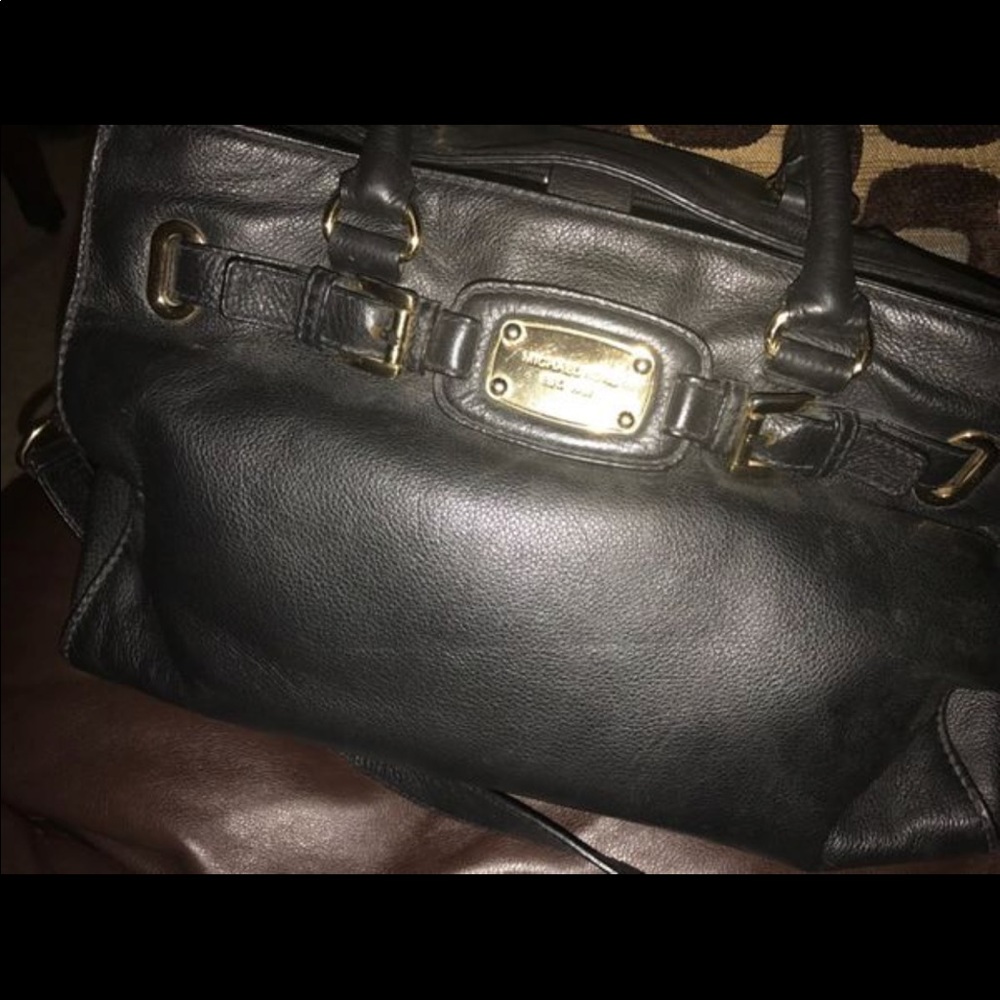 Micheal kors bag is authentic.